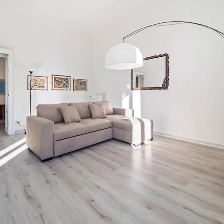 Apartment Rentopolis Uberti 12 *