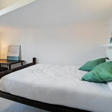 Apartment Rentopolis Uberti 12 *
